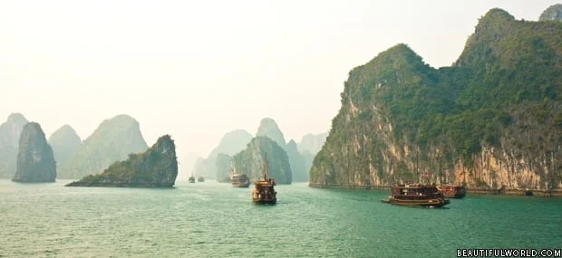 boats-in-ha-long-bay