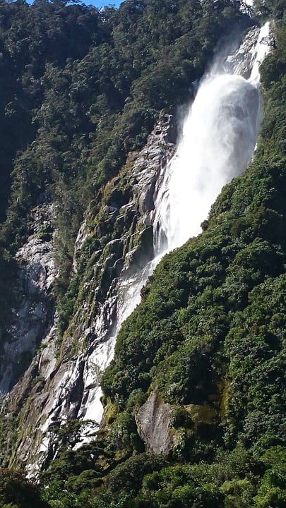milford-waterfall