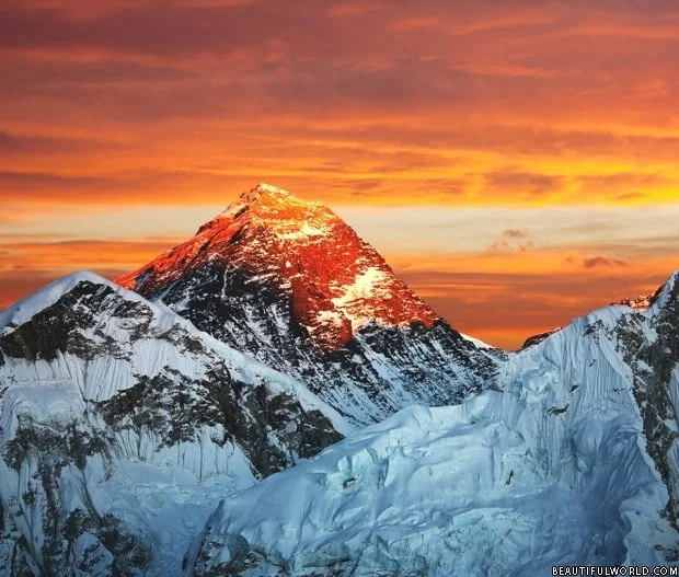 mount-everest-at-sunset