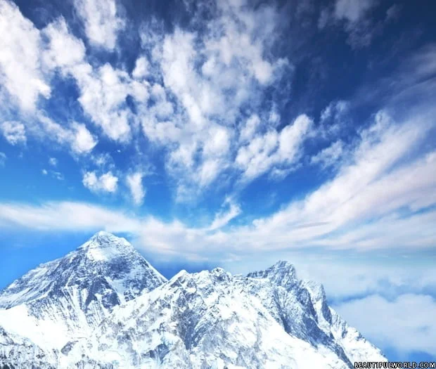 mount-everest-sky