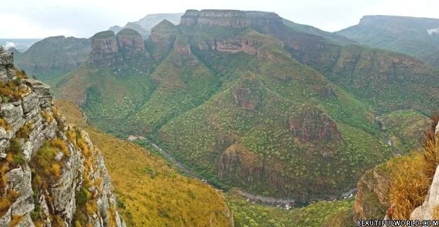 panorama-of-the-three-rondavels